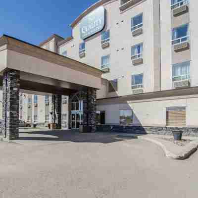 Quality Inn & Suites Hotel Exterior