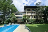 Sandalwood Boutique Hotel Lembang - piscina