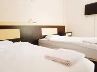 Penginapan Bandara Syariah Hotels in Katapiang