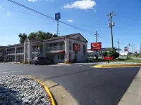Econo Lodge - 2-Star