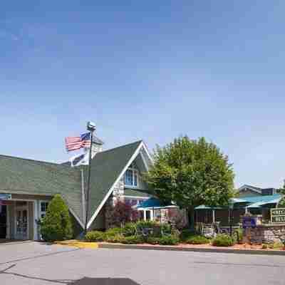 Best Western Plus Plattsburgh Hotel Exterior