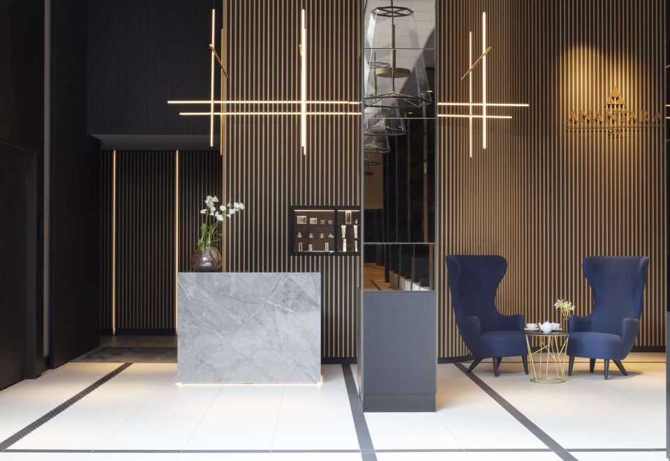 아난타라 그랜드 호텔 크라스나폴스키의 웅장한 로비