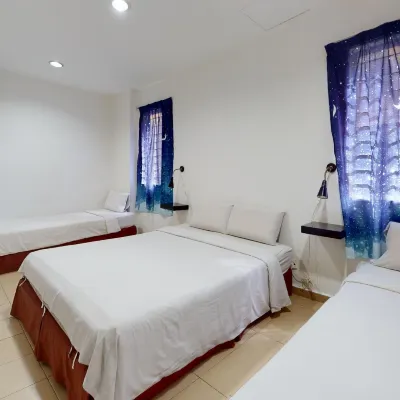 Dynasty Inn - Wakaf Che Yeh Hotels near A&W @ KB Tesco