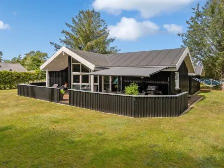 "Talula" - 350m from the Sea Отели в г. Hals