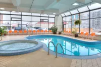Howard Johnson Plaza by Wyndham by the Falls / Niagara Falls - piscina