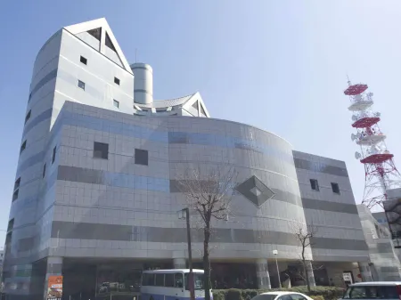 Palais Blanc Koshikaikan Отели рядом с достопримечательностью «Университет Тояма»