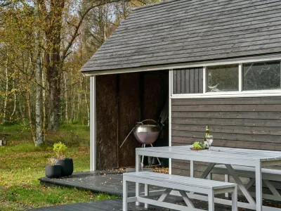 "Henni" - 2.5km from the Sea