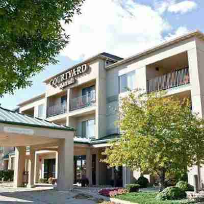 Courtyard Champaign Hotel Exterior