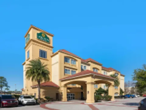 La Quinta Inn & Suites by Wyndham Houston Bush Intl Airpt E ヒューストンのホテル