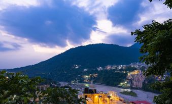 Gostops Rishikesh, Lakshman Jhula