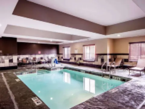 Comfort Inn & Suites Hotels in Alva