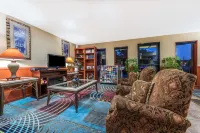 Super 8 by Wyndham Denton