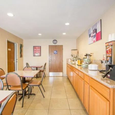 Econo Lodge Inn & Suites Lodi - Wine Country Area