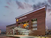 La Quinta Inn & Suites by Wyndham DFW West-Glade-Parks Hotels in Euless