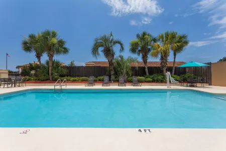 Days Inn by Wyndham Marianna Отели рядом с достопримечательностью «Stay N Go RV»