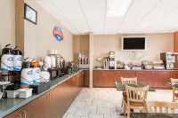 Baymont by Wyndham Asheville/Biltmore Village - Breakfast