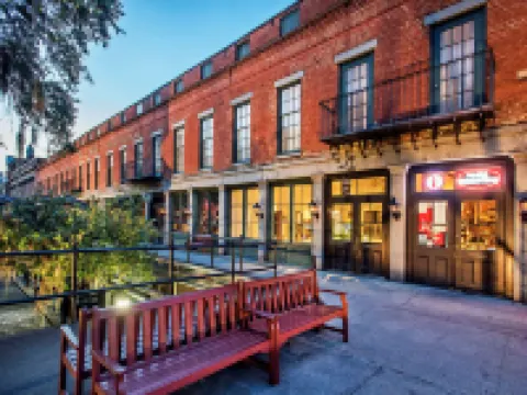 River Street Inn Hotels near Savannah River