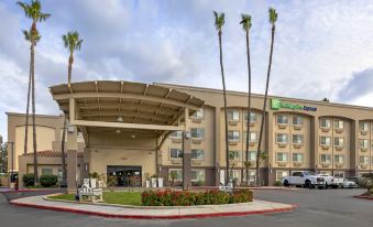 Holiday Inn Express Colton-Riverside North