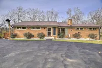 Bristol Retreat w/ Creek Access: 2 Mi to Dtwn - 3-Star