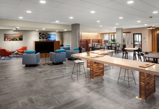 1. 코트야드 바이 ..