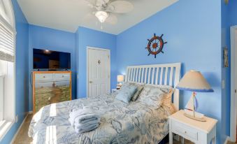 Waterfront Emerald Isle Home w/ Dock Access!