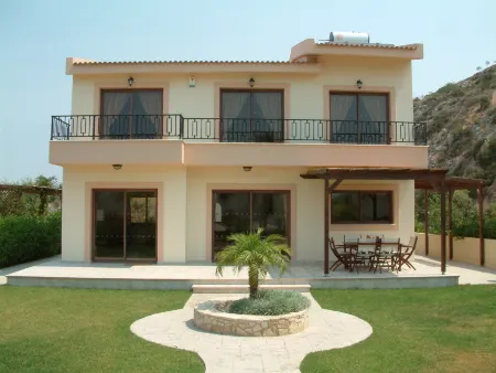 Three Bedroom Villa with Private Pool and Landscaped Garden Close to the Beach