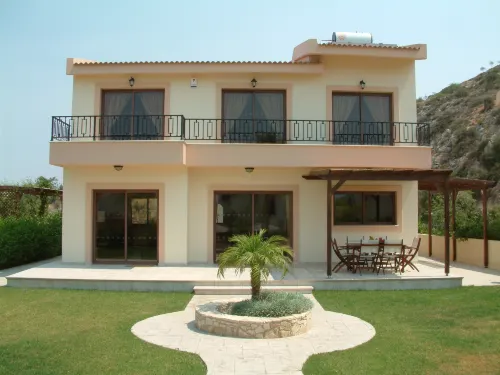Three Bedroom Villa with Private Pool and Landscaped Garden Close to the Beach