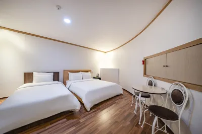 Gunsan L Hotel Các khách sạn gần Kunsan National University