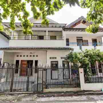 OYO Life 91374 Asia Stay Semarang Syariah Hotel Exterior