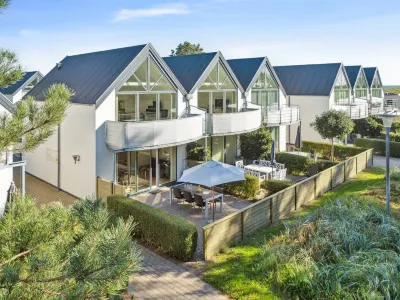 "Sophy" - 150m from the Sea