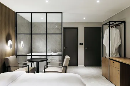 Queen Town Hotel