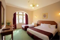 Palais Royale Hotels near Bridal Veil Falls Track