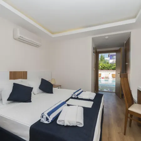 Amore Hotel Teki̇Rova