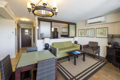 パーシャルオーシャンビュールーム(1ベッドルーム)(バス1室) リージェンシー オン ビーチウォーク ワイキキ by アウトリガーの写真