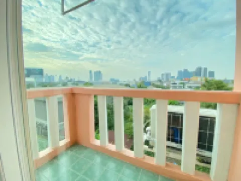 Bangna Apartment Opposite Bitec Bangna BTS 베어링역 주변 호텔