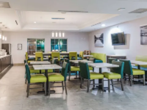 湯博爾拉昆塔温德姆套房酒店 湯博爾酒店