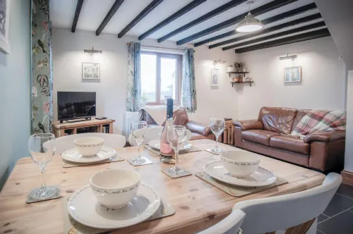 The Brambles - 2 Bedroom Cottage - Llanteg - Villas