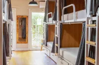 Factory Hostels Barcelona - Balkon