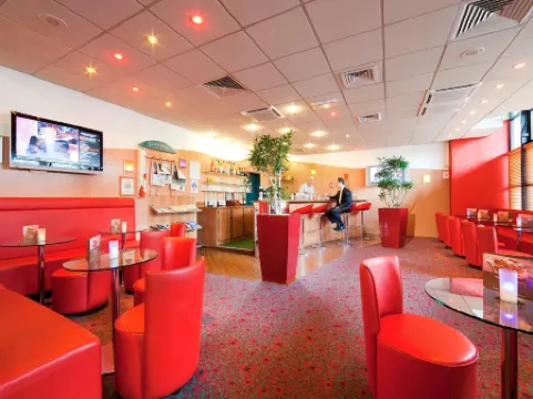 Ibis Paris Pantin Église Отели в г. Пантен