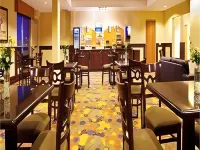 Holiday Inn Express & Suites Chicago North-Waukegan-Gurnee Hotels in Waukegan