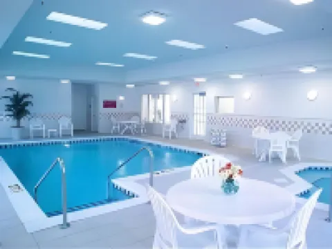 คันทรีอินน์แอนด์สวีทส์ บายเรดิสัน นิวพอร์ตนิวส์เซาท์ VA