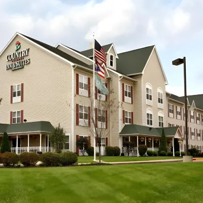 Holiday Inn Express & Suites COLUMBUS AIRPORT EAST by IHG Hotels near Magic Mountain Fun Center