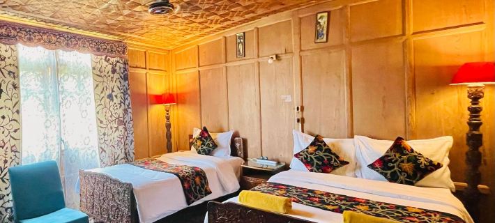 Houseboat New Golden Flower Hotels in Srinagar