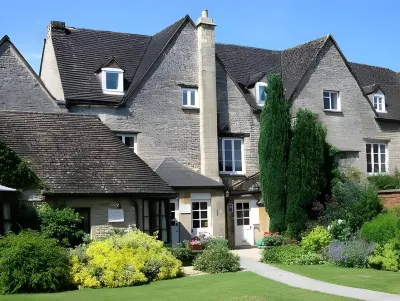 Corinium Hotel & Restaurant Hotels in Stratton