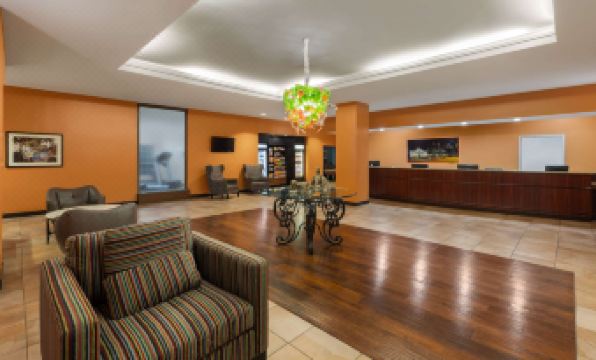 La Quinta Inn & Suites by Wyndham San Antonio Medical Ctr NW