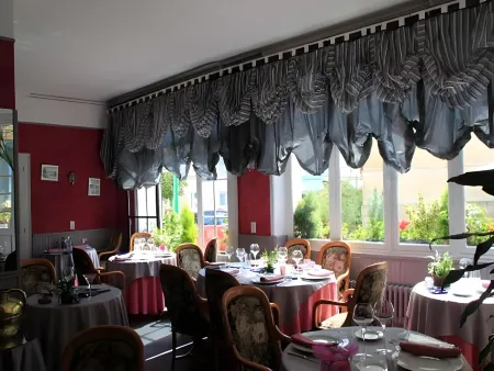 Logis Hôtel et Restaurant du Dauphin