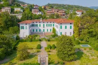 Villa Cardinal Ciceri - Glicine Apartment Hotels in Uggiate con Ronago