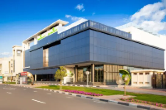 レモン ツリー ホテル ジュメイラ ドバイ Al Khail Gate Community Centre周辺のホテル