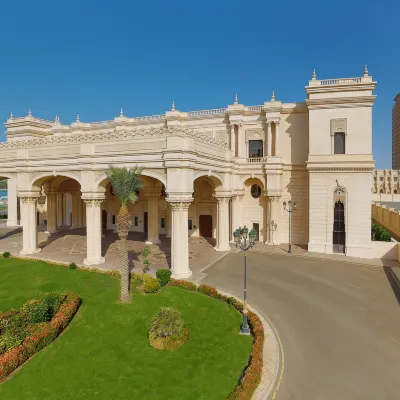 The Ritz-Carlton Jeddah Отели рядом с достопримечательностью «Аль-Хамра»