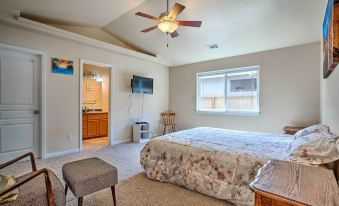 Grants Pass Home 1 Mi to Downtown and Rogue River!